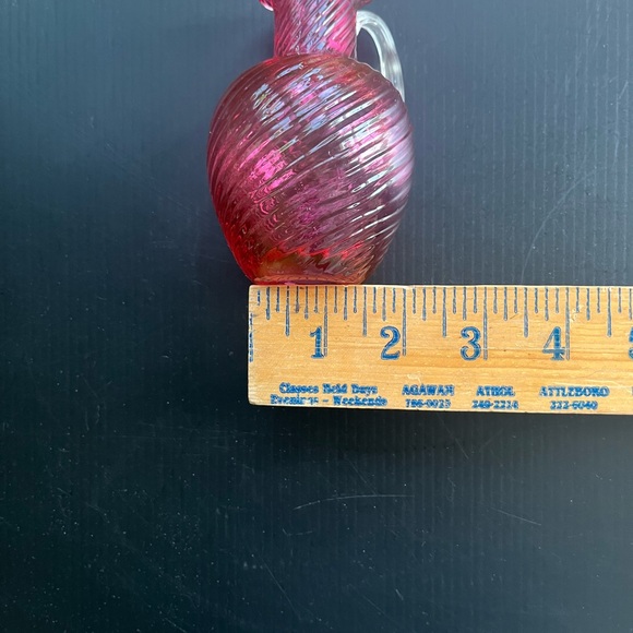 MINI CRANBERRY SWIRL PITCHER WITH CLEAR APPLIED HANDLE VTG MINIMALISM DECOR - Picture 11 of 14